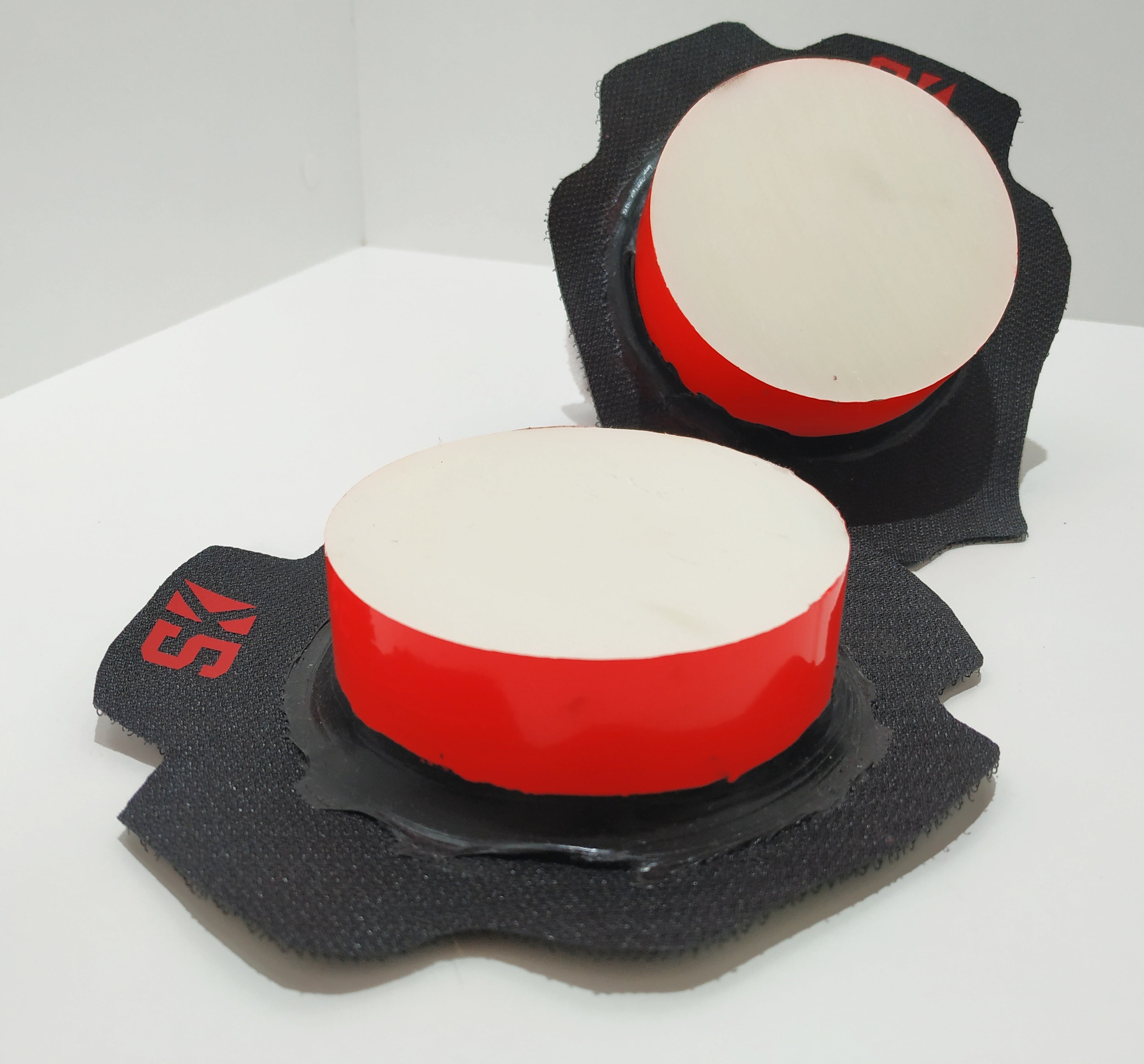 IRREGULAR | NYLON  BLANCO | LATERAL ROJO